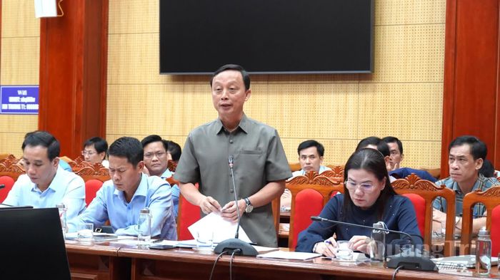 Đại diện lãnh đạo Ban Quản lý dự án đầu tư xây dựng công trình nông nghiệp và môi trường tỉnh phát biểu ý kiến - Ảnh: C.H