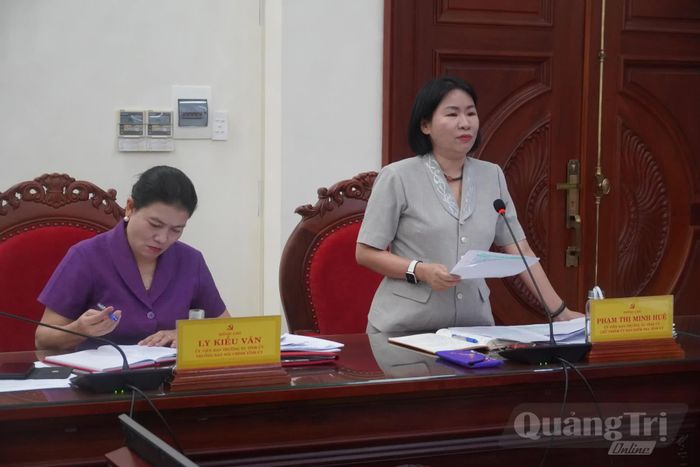 Đồng chí Phạm Thị Minh Huệ, Chủ nhiệm Ủy ban Kiểm tra Tỉnh ủy thảo luận tại buổi làm việc - Ảnh: N.M