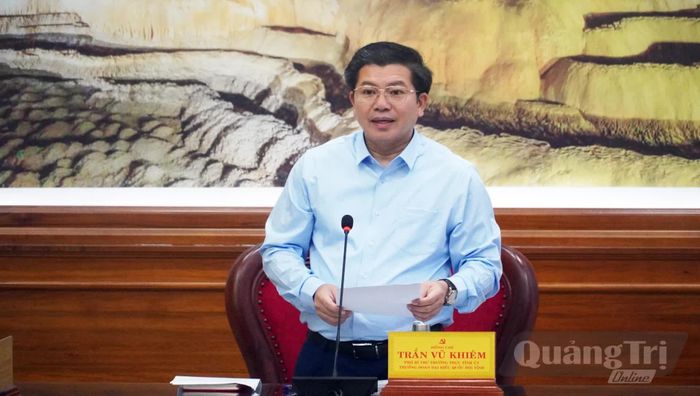  Đồng chí Trần Vũ Khiêm, Phó Bí thư Thường trực Tỉnh ủy, Trưởng đoàn đại biểu Quốc hội tỉnh phát biểu chỉ đạo tại buổi làm việc - Ảnh: N.M  