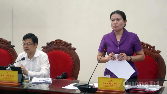 Đồng chí Lý Kiều Vân, Trưởng ban Nội chính Tỉnh ủy thảo luận tại buổi làm việc - Ảnh: N.M