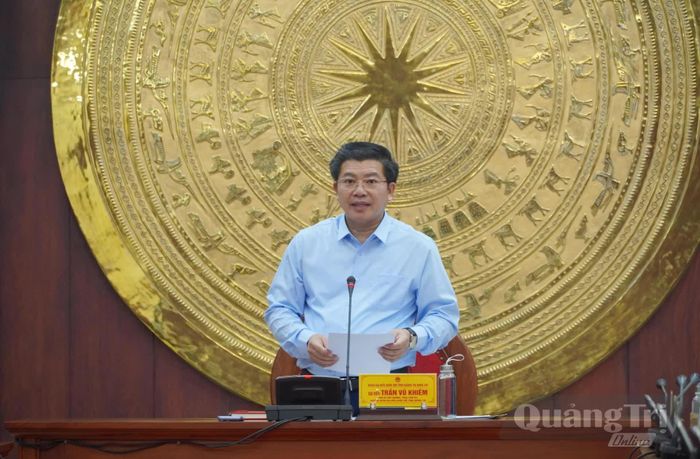 Đồng chí Trần Vũ Khiêm, Phó Bí thư Thường trực Tỉnh ủy, Trưởng đoàn ĐBQH tỉnh phát biểu kết luận tại hội nghị - Ảnh: H.L