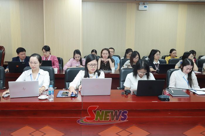 Các đại biểu dự hội nghị.