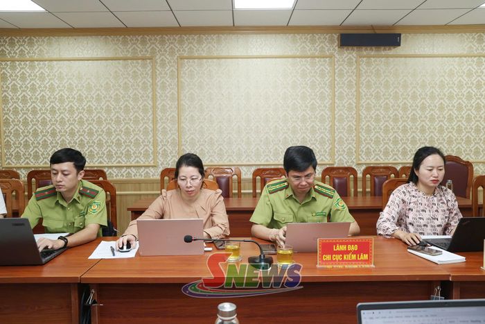 Các đại biểu Sở Nông nghiệp và Môi trường dự hội nghị bàn giao.