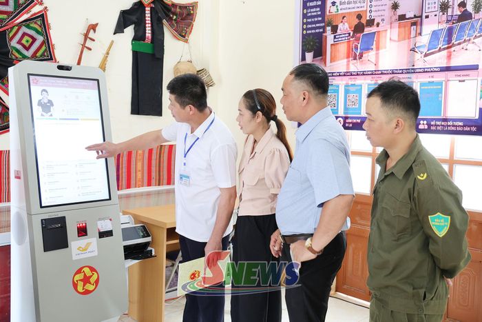 Kiosk thực hiện thủ tục hành chính trực tuyến đặt tại tổ 1, phường Chiềng Cơi.