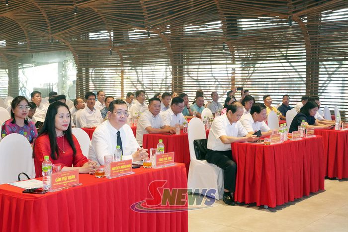 Các đại biểu dự hội nghị.