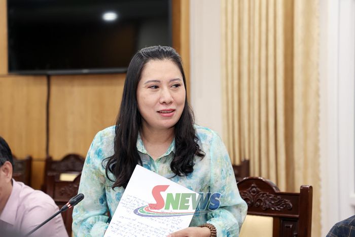 Lãnh đạo Sở Văn hóa, Thể thao và Du lịch phát biểu tại cuộc làm việc.