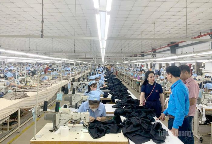 Công ty TNHH MSA-YB khu công nghiệp Long Bình An may xuất khẩu cho thị trường Mỹ.