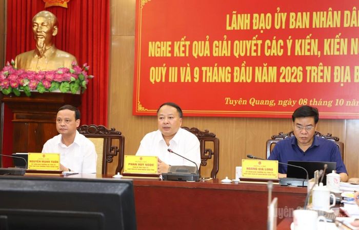 Phó Bí thư Tỉnh ủy, Chủ tịch UBND tỉnh Phan Huy Ngọc phát biểu kết luận buổi làm việc.