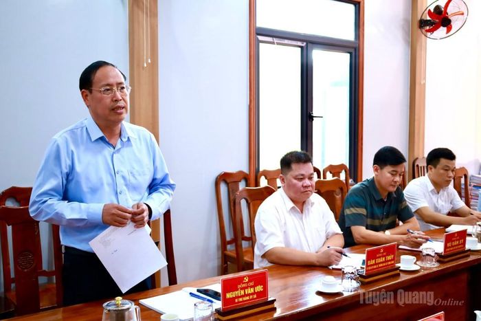 Đồng chí Nguyễn Văn Ước, Bí thư Đảng ủy xã Yên Phú báo cáo kết quả thực hiện nhiệm vụ 9 tháng đầu năm.
