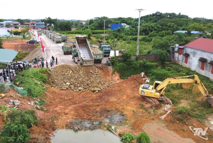 Đơn vị thi công bố trí phương tiện, tập trung thi công.
