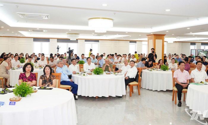 Các đại biểu dự chương trình "Trà sáng cùng doanh nhân" tháng 8-2026.