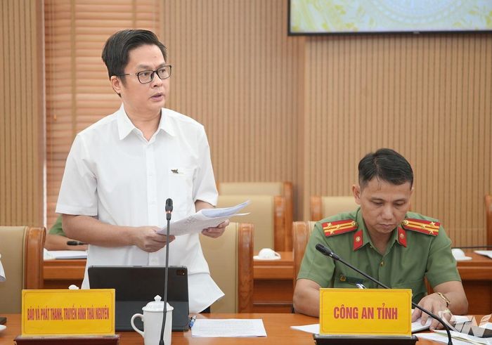 Đại diện Báo và Phát thanh, Truyền hình Thái Nguyên đóng góp ý kiến.