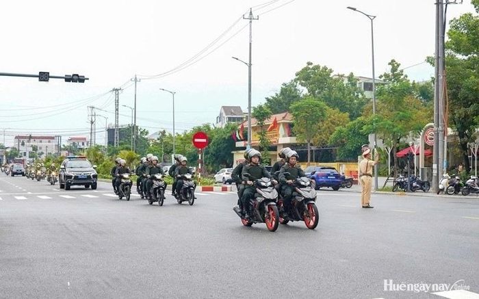 Công an thành phố tổ chức ra quân, triển khai nhiệm vụ ngay sau lễ phát động đợt cao điểm. 
