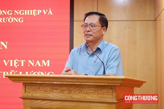 Đồng chí Chu Đình Động, Phó Trưởng ban Tổ chức Đảng ủy Chính phủ tin tưởng các tổ chức đảng mới chuyển giao sẽ sớm hòa nhập, phát huy ưu điểm, khắc phục hạn chế để hoàn thành xuất sắc các nhiệm vụ chính trị do Bộ Công Thương giao