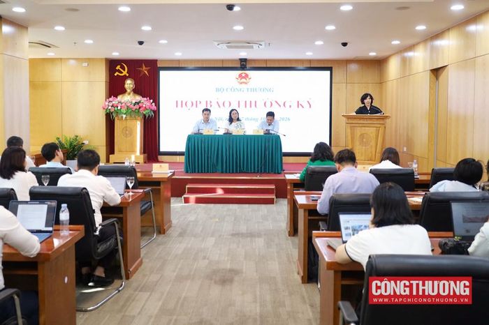 Việc bán thuốc, các sản phẩm liên quan đến thuốc và thực phẩm chức năng trên môi trường điện tử, đặc biệt qua phương thức livestream, xuất hiện tràn lan và gây ra nhiều thách thức đối với công tác bảo vệ quyền lợi người tiêu dùng