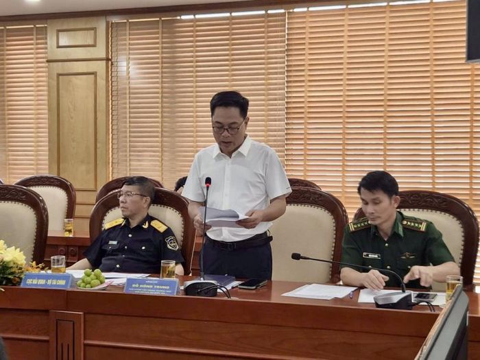 Ông Đỗ Hồng Trung, Phó Chánh Văn phòng Thường trực Ban Chỉ đạo quốc gia chống buôn lậu, gian lận thương mại và hàng giả phát biểu tại hội nghị.