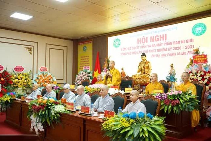 Thượng tọa Thích Minh Nghiêm ban đạo từ chứng minh