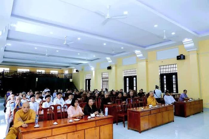 Hội nghị tập trung phổ biến các nội dung xoay quanh hai chuyên đề: Những quy định pháp luật về môi trường cần biết trong quản lý, xây dựng; Hoạt động của cơ sở tôn giáo, xây dựng “Cơ sở tôn giáo xanh, sạch, đẹp, thân thiện với môi trường”