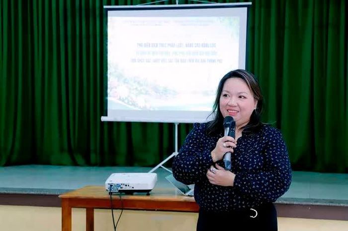 Thạc sĩ Phạm Thị Diễm Phương trình bày