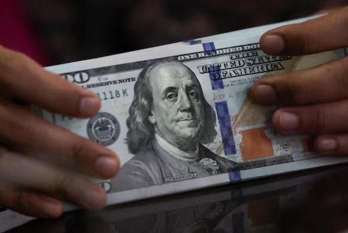 Giá đã chạm mức thấp nhất kể từ ngày 5/8 khi đồng USD mạnh hơn.