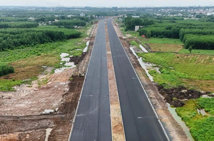 Một đoạn đường 25C đã được thảm nhựa.