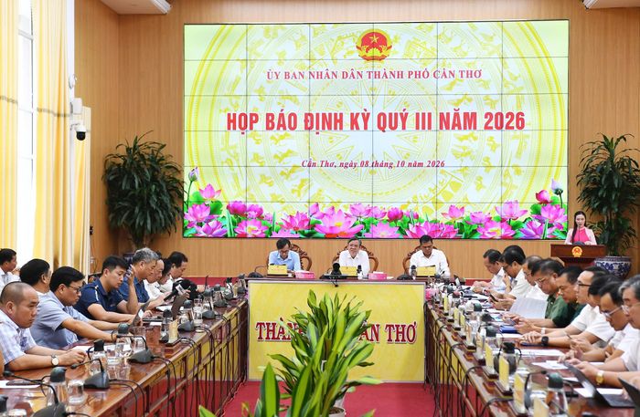 Quang cảnh buổi họp báo chiều 8/10.