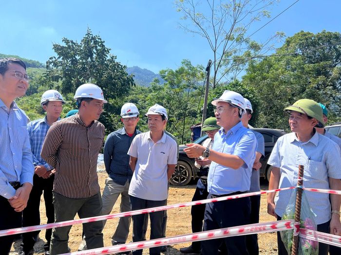 Phó cục trưởng Cục Đường bộ Việt Nam Nguyễn Thanh Hoài đề nghị chủ đầu tư và các nhà thầu huy động thêm máy móc, nhân lực đẩy nhanh tiến độ thi công dự án.