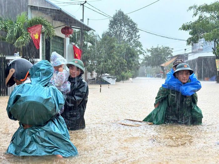 Sở chỉ huy các tổ lần lượt đặt tại Đại đội Thông tin 1, Trung đoàn Bộ binh 30, Ban Chỉ huy quân sự xã Trà My, Trung đoàn Bộ binh 885. Riêng tổ số 5 bố trí tại Ban Chỉ huy quân sự phường Điện Bàn và Ban Chỉ huy quân sự xã Đại Lộc. Các tổ phối hợp với địa phương, các đơn vị hiệp đồng nắm tình hình, tổ chức lực lượng, phương tiện cứu hộ, cứu nạn.