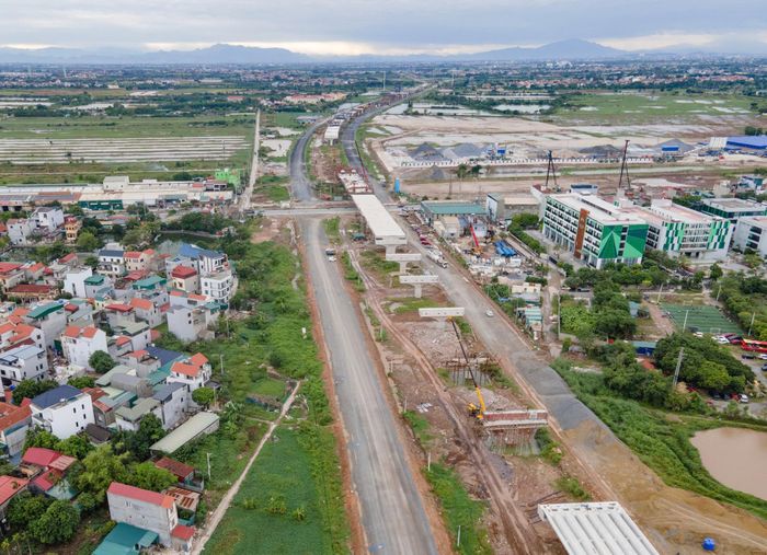 Một đoạn đường song hành Vành đai 4 qua Thường Tín, Hà Nội, đang dần hoàn thiện, sẵn sàng kết nối các khu vực phía Nam Thủ đô.