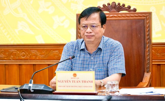 Phó chủ tịch Thường trực UBND tỉnh Nguyễn Tuấn Thanh yêu cầu, không thể để người dân tiếp tục chờ đợi khi đã có chính sách hỗ trợ.