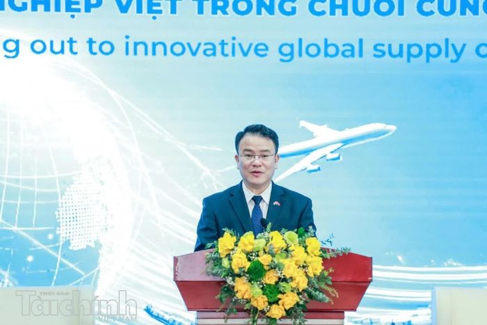 Thứ trưởng Bộ Tài chính Trần Quốc Phương phát biểu tại tọa đàm. Ảnh: Đức Thanh