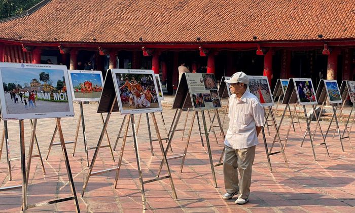 Cụ Hồ Đình Tư trân trọng sự kỳ công của những nhiếp ảnh gia.