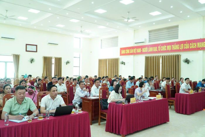 Các đại biểu tham dự hội thảo Hội nghị về phát triển dược liệu tại phường Trung Tâm, tỉnh Lào Cai.