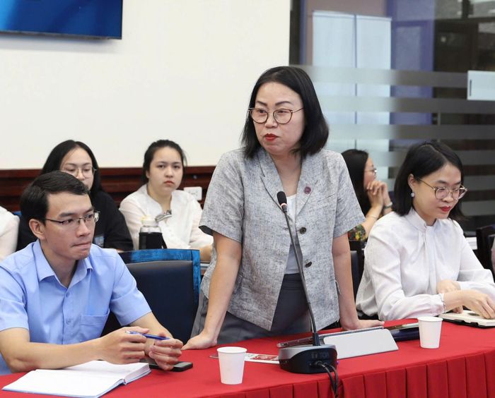  PGS.TS. Từ Thuý Anh, Tổng Biên tập Tạp chí Quản lý và Kinh tế quốc tế, Trường Đại học Ngoại thương chia sẻ tại Tọa đàm. 