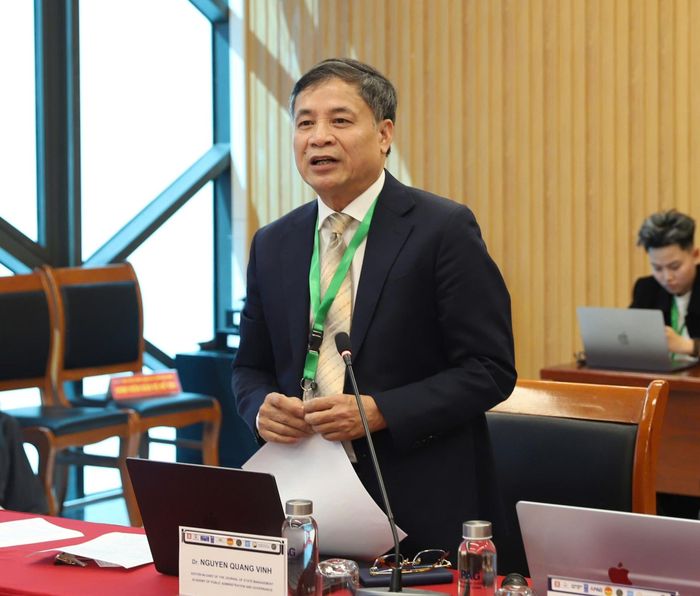  TS. Nguyễn Quang Vinh, Tổng Biên tập Tạp chí Quản lý nhà nước phát biểu đề dẫn Tọa đàm. 