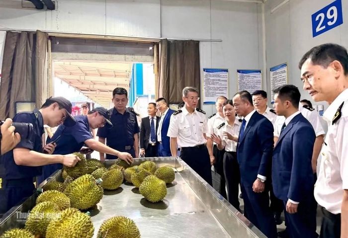Đoàn công tác của Chi cục Hải quan khu vực VI làm việc với Hải quan Trung Quốc tại nước bạn. Ảnh: Hải quan Khu vực VI.