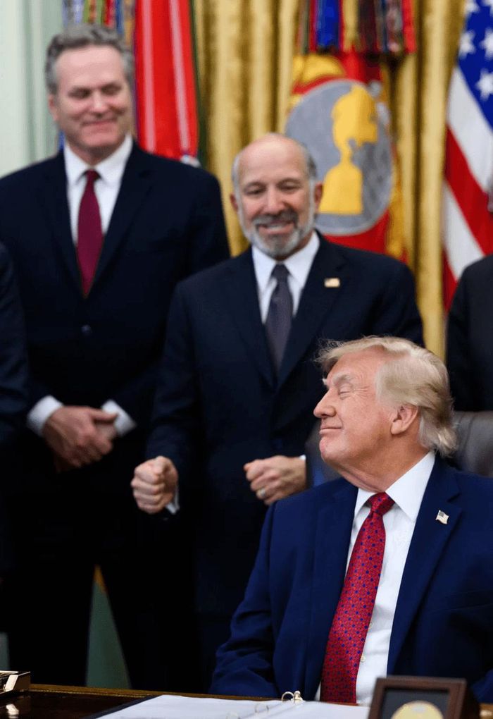 Tổng thống Donald Trump thông báo về Dự án Đường ống dẫn khí tự nhiên hóa lỏng (LNG) Alaska tại Phòng Bầu dục, Nhà Trắng, ngày 30/9. Ảnh: Nhà Trắng