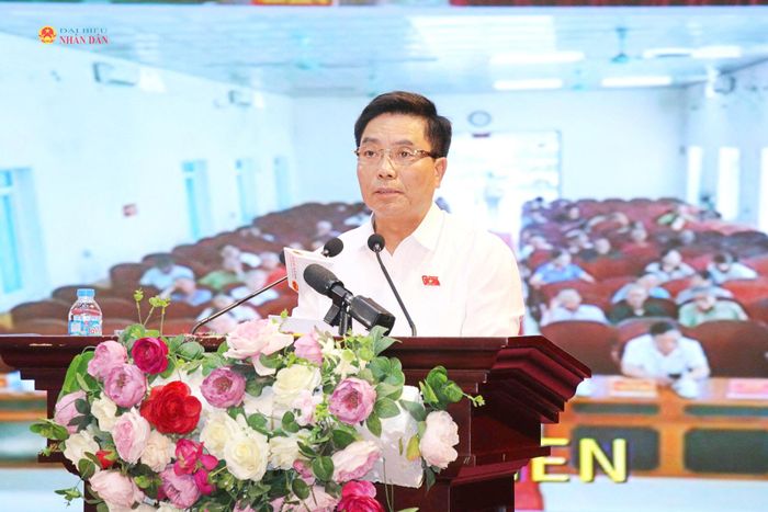Phó Chủ tịch Quốc hội, Thượng tướng Nguyễn Doãn Anh phát biểu tại hội nghị tiếp xúc cử tri. Ảnh: Đắc Trường