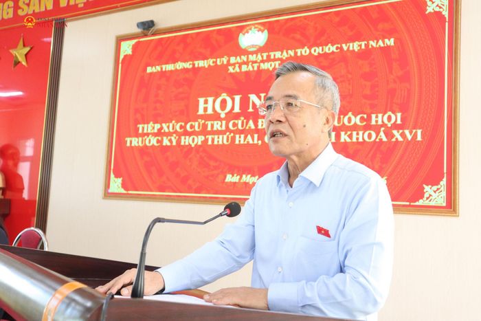 Bí thư Tỉnh ủy, Trưởng Đoàn ĐBQH tỉnh Thanh Hóa Lê Đức Thái phát biểu tại hội nghị tiếp xúc cử tri. Ảnh: Đào Cảnh