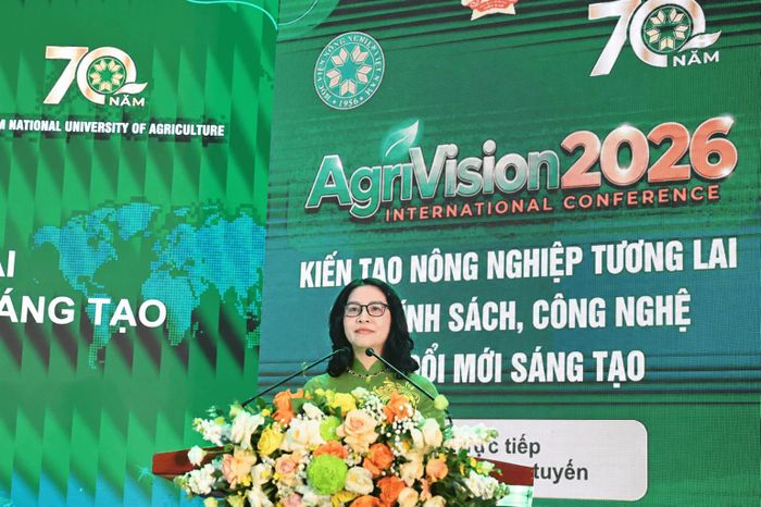 GS.TS. Nguyễn Thị Lan, Giám đốc Học viện Nông nghiệp Việt Nam, phát biểu khai mạc. Ảnh: HL