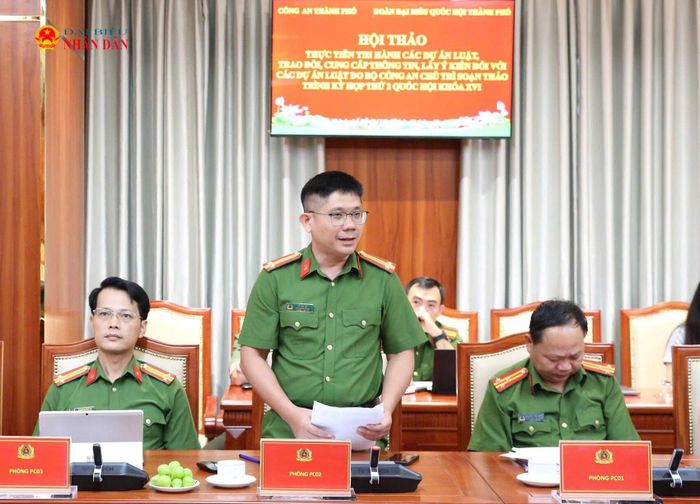 Tại Hội thảo, các đại biểu đã thảo luận sôi nổi, đóng góp nhiều ý kiến tâm huyết, trách nhiệm, xuất phát từ thực tiễn công tác và yêu cầu đặt ra tại cơ sở