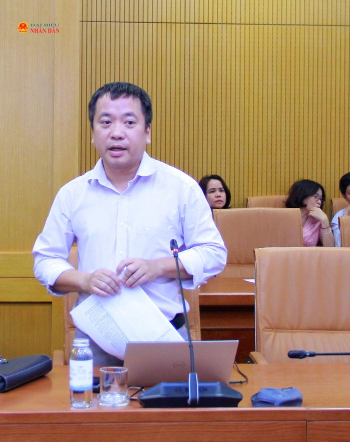 Phó Ban Kỹ thuật an toàn Tập đoàn Điện lực Việt Nam Lê Thế Phong phát biểu tại hội nghị