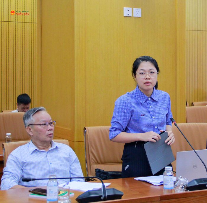 Đại diện Phòng Quản lý Môi trường Cục Khoa học quân sự (Bộ Quốc phòng), Thiếu tá Trần Thị Phượng phát biểu tại hội nghị