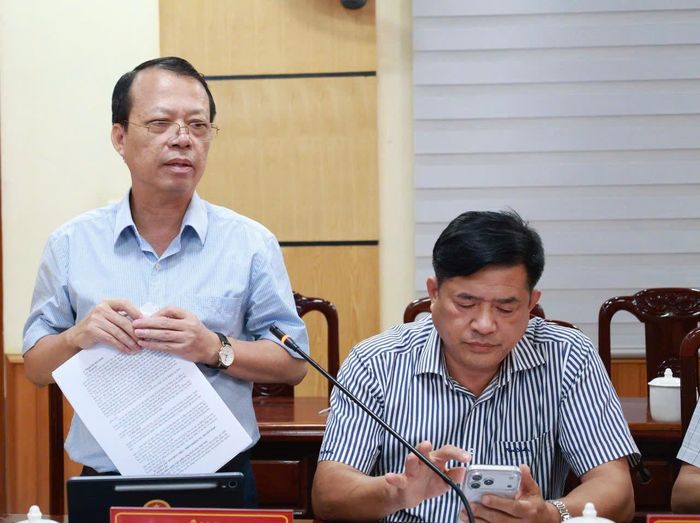 Phó Trưởng ban Kinh tế - Ngân sách HĐND tỉnh Thanh Hóa Đỗ Ngọc Duy phát biểu ý kiến. Ảnh: Trần Hiền