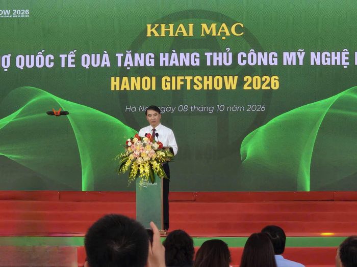 Phó Chủ tịch UBND thành phố Hà Nội Nguyễn Xuân Lưu phát biểu tại lễ khai mạc hội chợ. Ảnh: T.Thủy