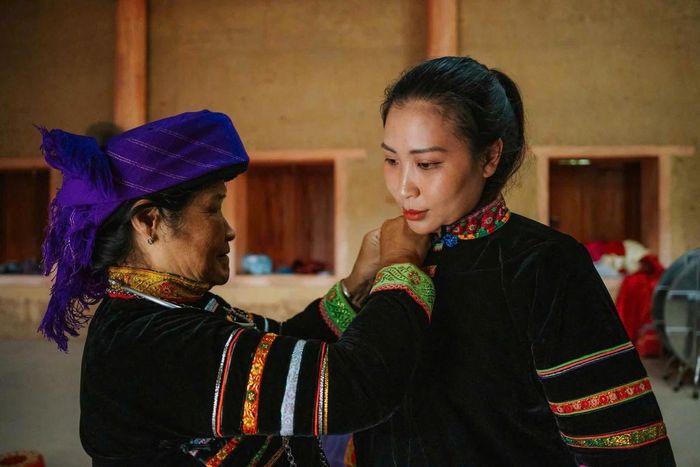 Chị Lưu Thị Hoà và mẹ.