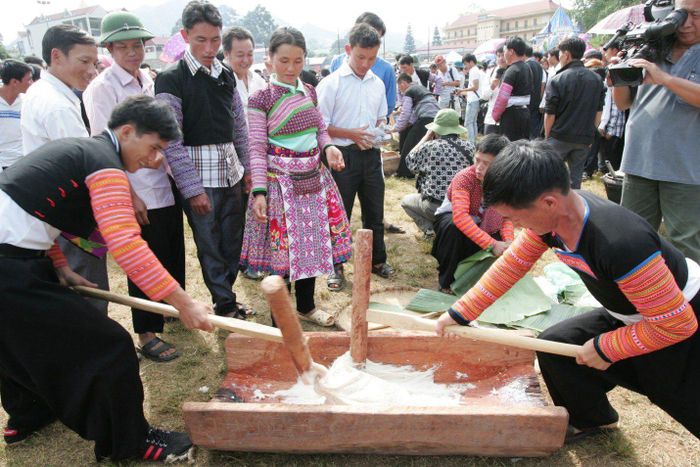 Giã bánh dày - một trong những phong tục đậm nét của đồng bào dân tộc Mông
