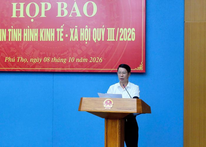 Ông Nguyễn Khắc Hiếu, Phó Chủ tịch UBND tỉnh Phú Thọ chủ trì buổi họp báo.