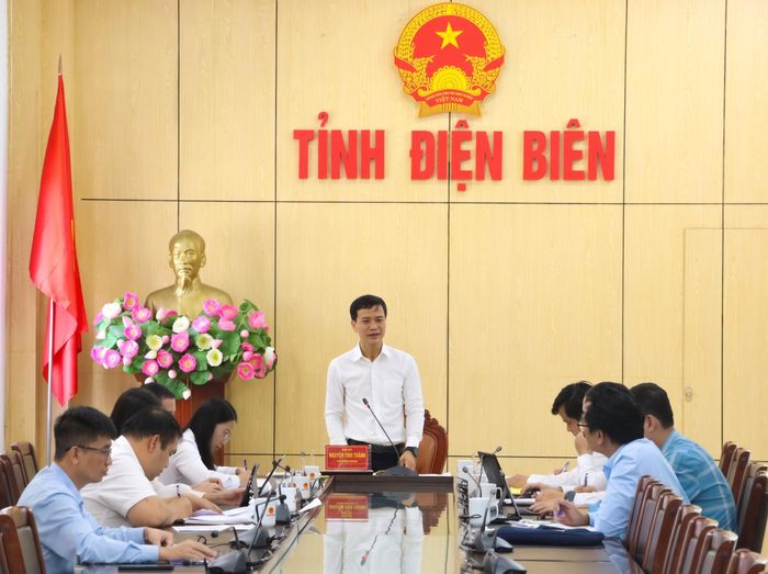 Phó Bí thư Tỉnh ủy Điện Biên Nguyễn Văn Thắng phát biểu tại cuộc họp.