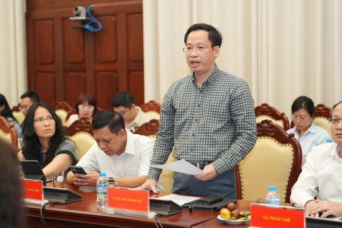 Ông Nguyễn Phi Lân - Vụ trưởng Vụ Dự báo, thống kê, NHNN phát biểu tại họp báo